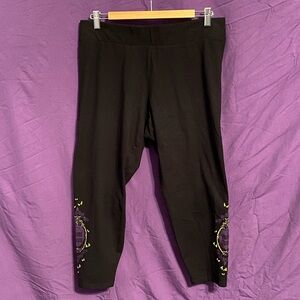 Torrid Disney Haunted Mansion Black Crop Leggings. Size 2X.